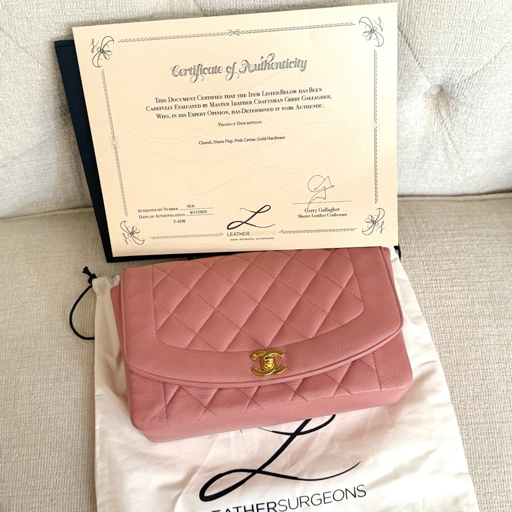Chanel Diana Bag Vintage Pink Medium Shoulder Bag with Gold Accents - Picture 8 of 16